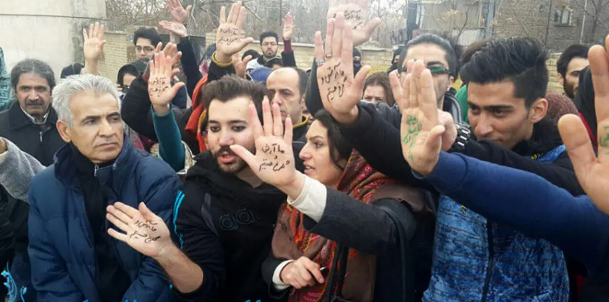 احتجاجات متصاعدة في طهران ضد اعتقال ناشط معارض (صور وفيديو)