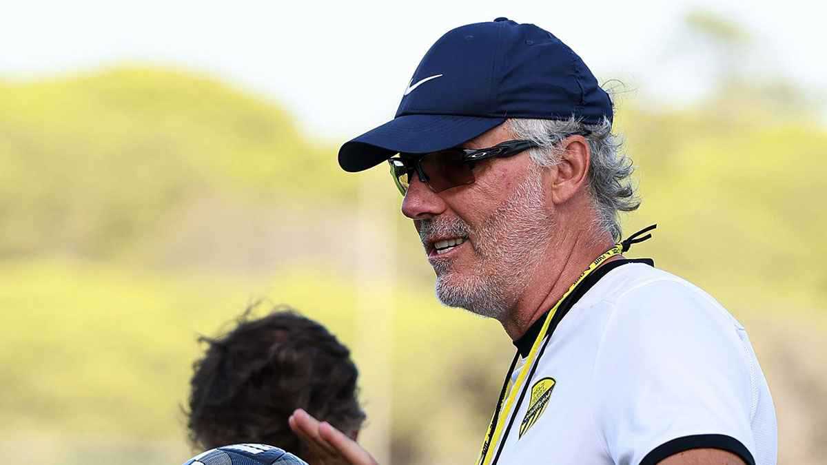 هل انقلب لاعبو الاتحاد السعودي على لوران بلان؟