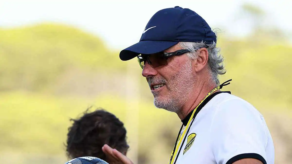 هل يرحل لوران بلان عن تدريب نادي الاتحاد السعودي؟