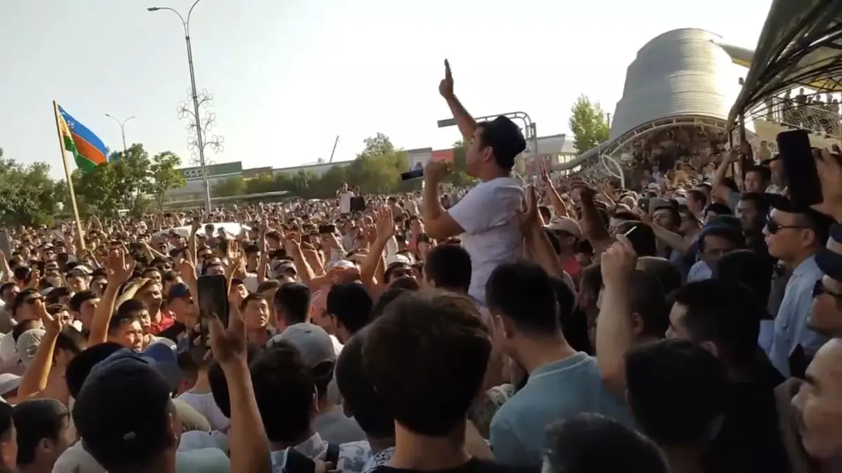 أنباء عن سقوط آلاف الجرحى في اضطرابات في مدينة نكوص الأوزبكية