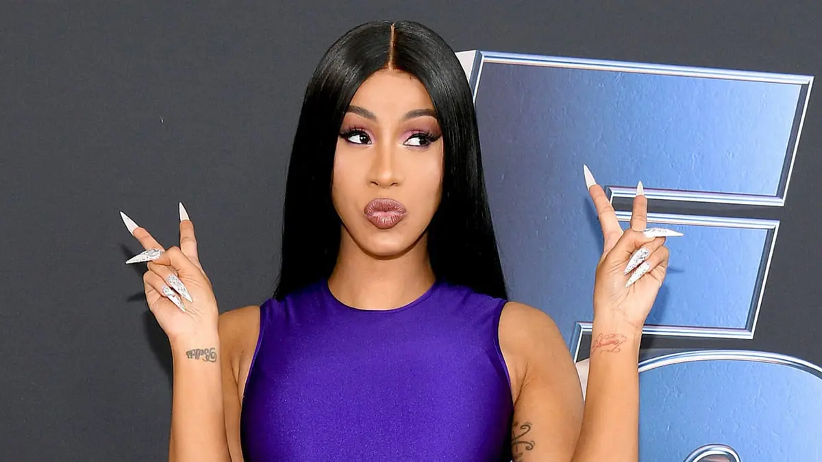 كاردي بي تنال تعويضا بالملايين في قضية تشهير ضد "يوتيوبر"