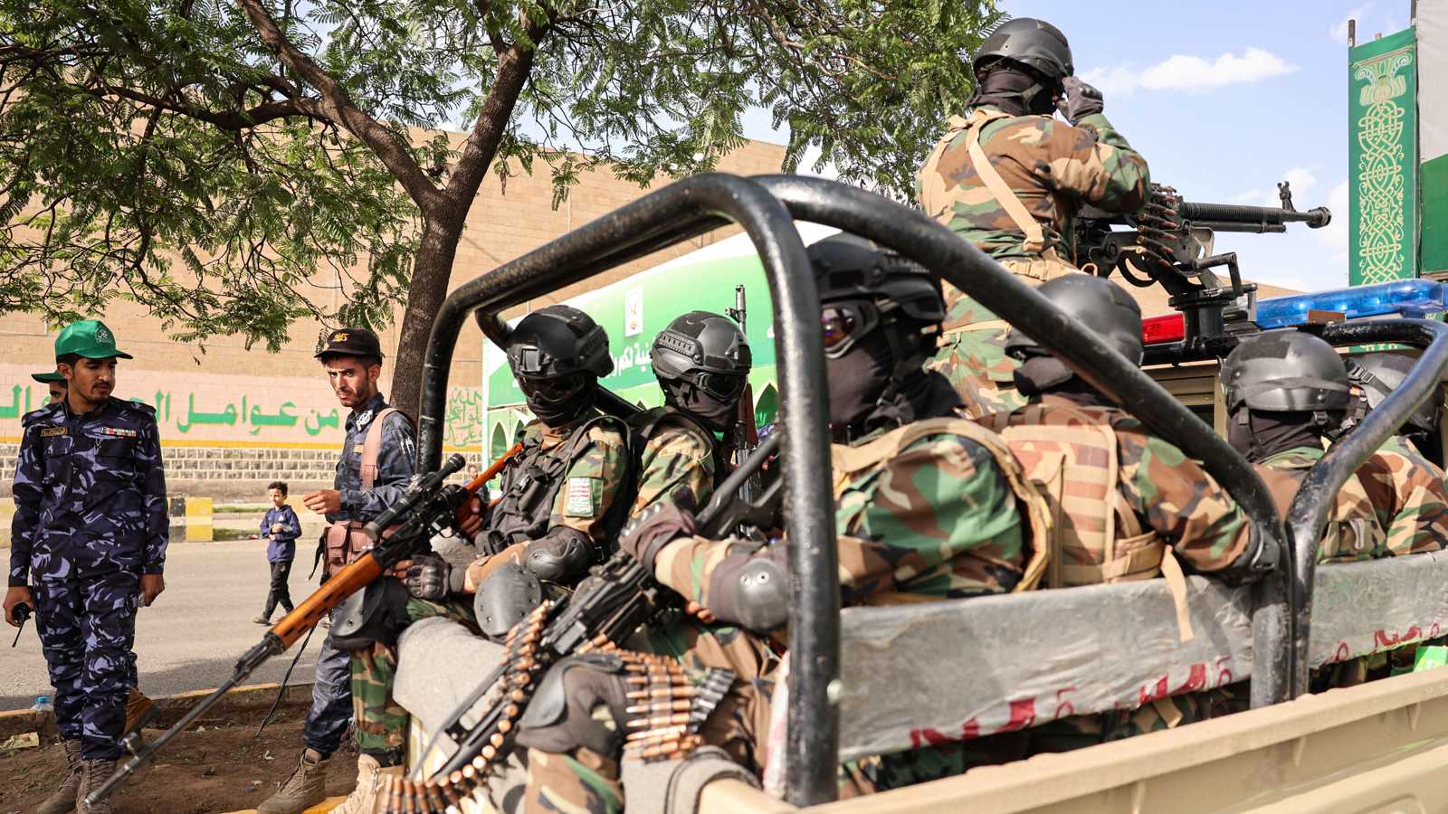 اعتداء عناصر حوثية على نساء في عمران يثير غضب اليمنيين (فيديو)