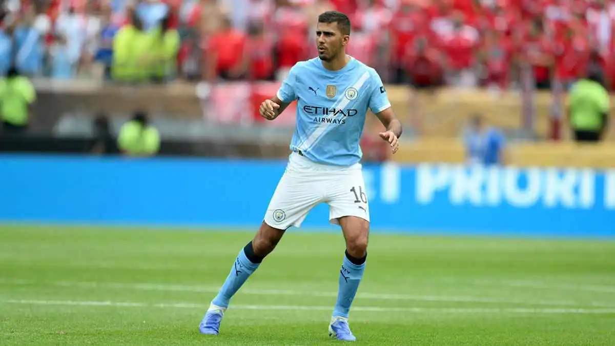 رودري يغازل ريال مدريد.. ويرد على تقارير أزمته مع فينيسيوس