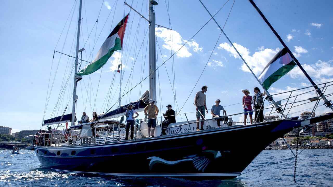 "يخت السيلفي".. كيف سخرت إسرائيل من نشطاء سفينة مادلين؟ (فيديو)