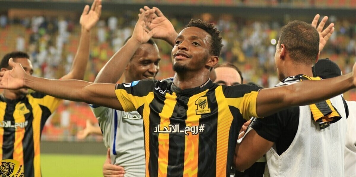 الأهلي السعودي يفاوض لاعب نادي الاتحاد معتز  تمبكتي