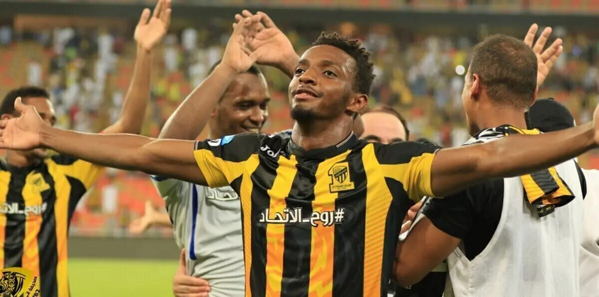 الأهلي السعودي يفاوض لاعب نادي الاتحاد معتز  تمبكتي