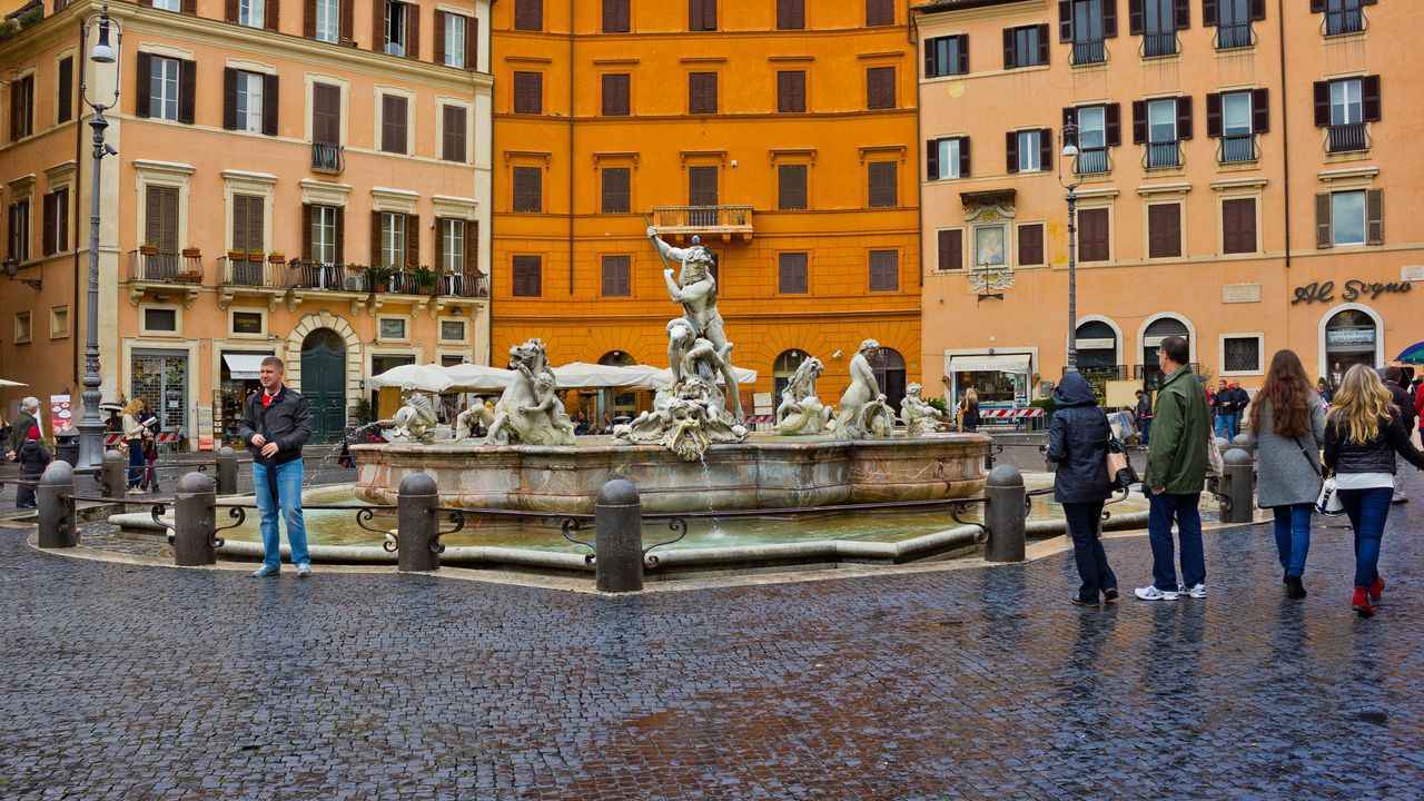 طين الأمطار الغزيرة يعكّر مياه نوافير روما