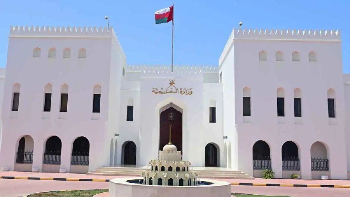 تهديد لأمن المنطقة والطاقة.. عُمان تستنكر استهداف حقل بارس الإيراني