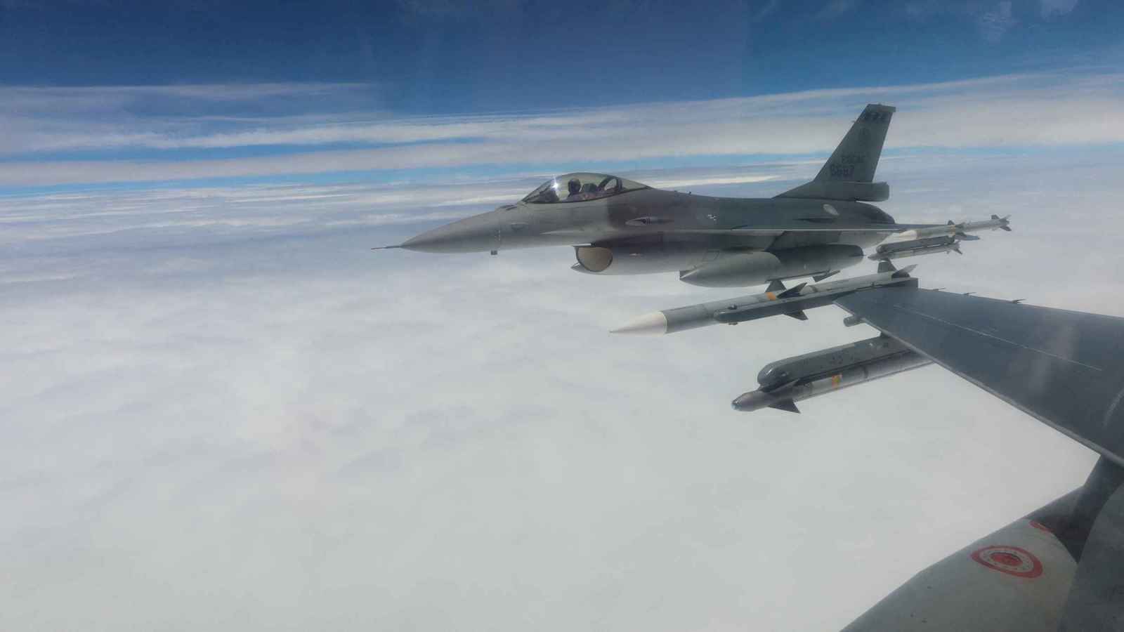 رقم قياسي.. تايوان ترصد 45 طائرة صينية قرب مياهها