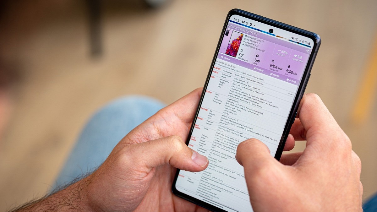 بعد الإبلاغ عن مشكلة بالشاشة.. سامسونغ تصدر تحديثا جديدا لهاتف Galaxy S20 FE