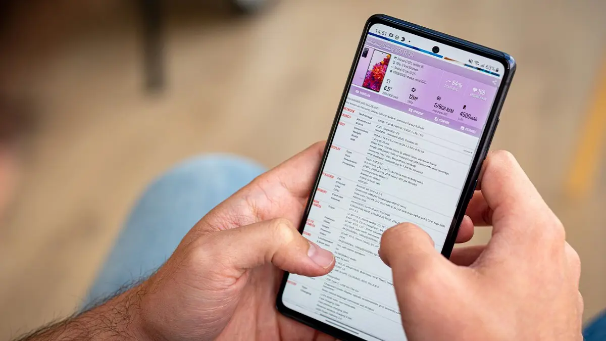بعد الإبلاغ عن مشكلة بالشاشة.. سامسونغ تصدر تحديثا جديدا لهاتف Galaxy S20 FE
