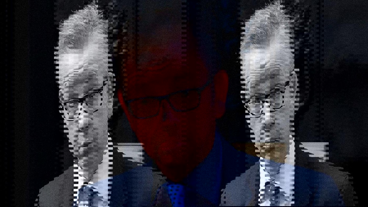 الوزير البريطاني مايكل جوف يعزل نفسه بعد ظهور أعراض كورونا على فرد من عائلته