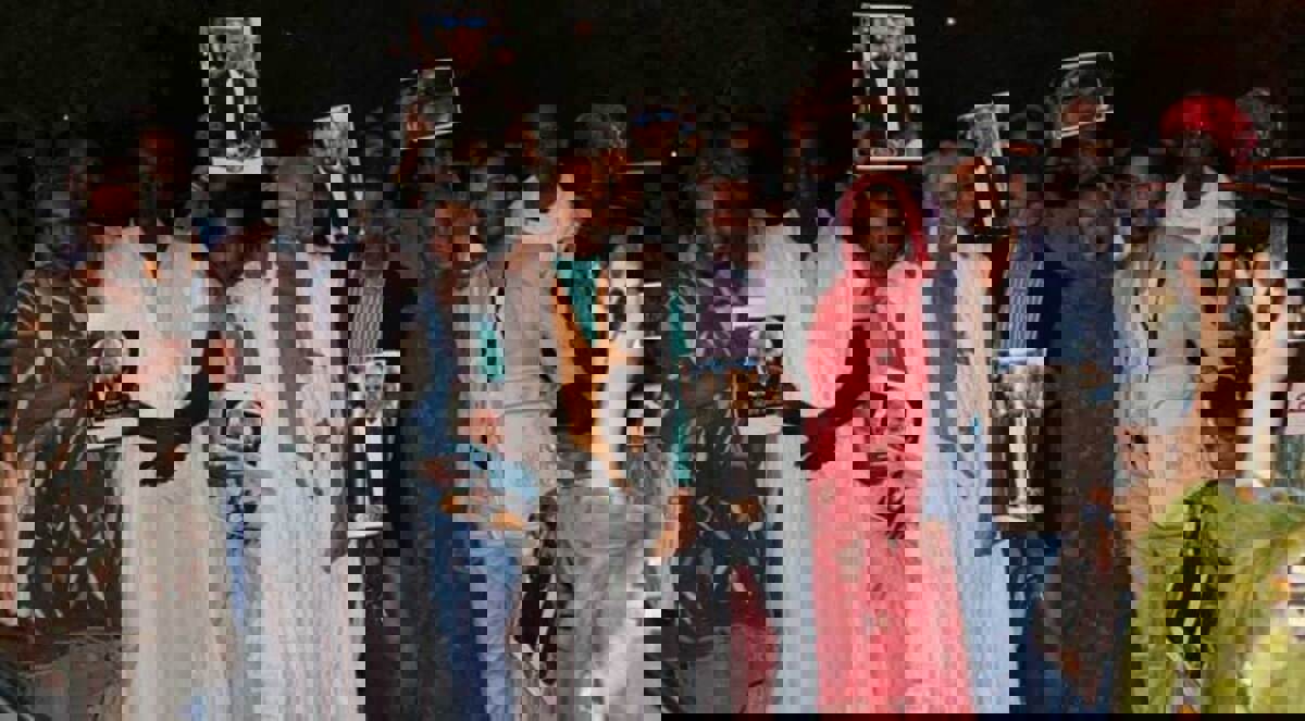 صور.. مئات الموريتانيين في استقبال سيساكو بمطار نواكشوط