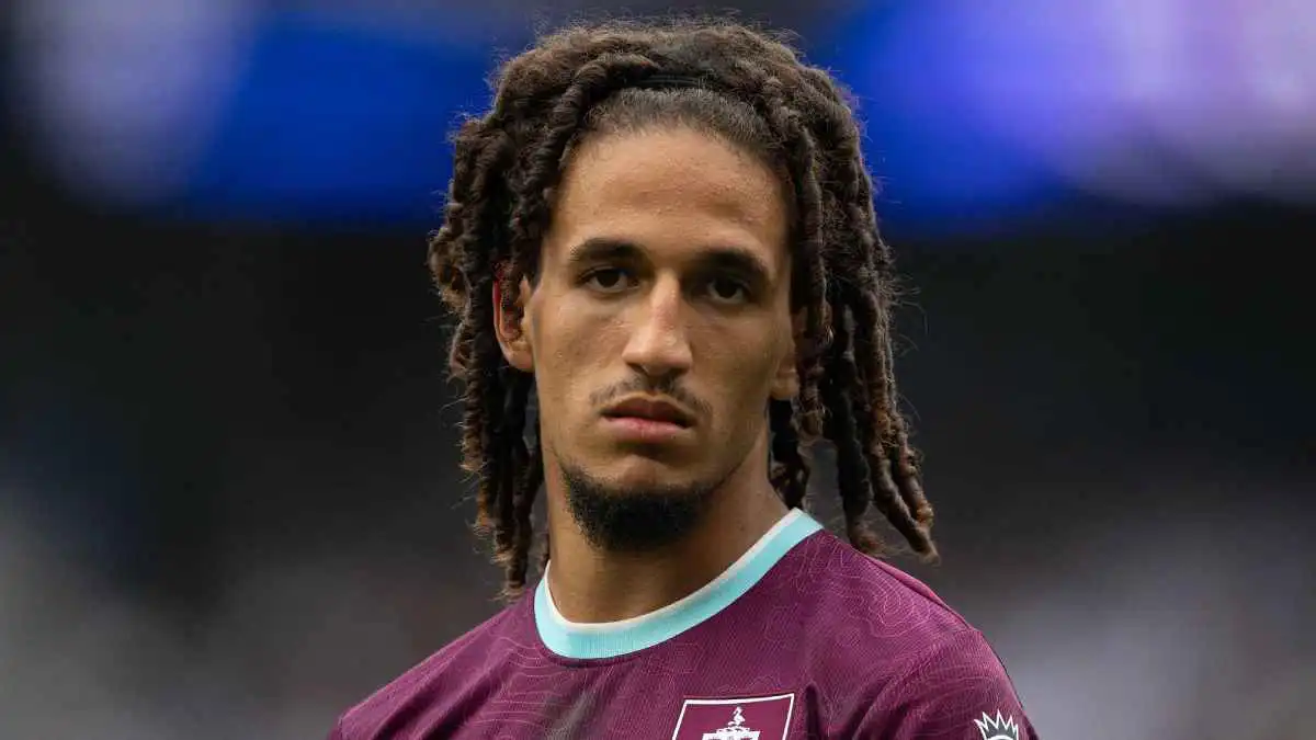 الاتحاد الإنجليزي يتهم حنبعل المجبري بالبصق على مشجعي ليدز