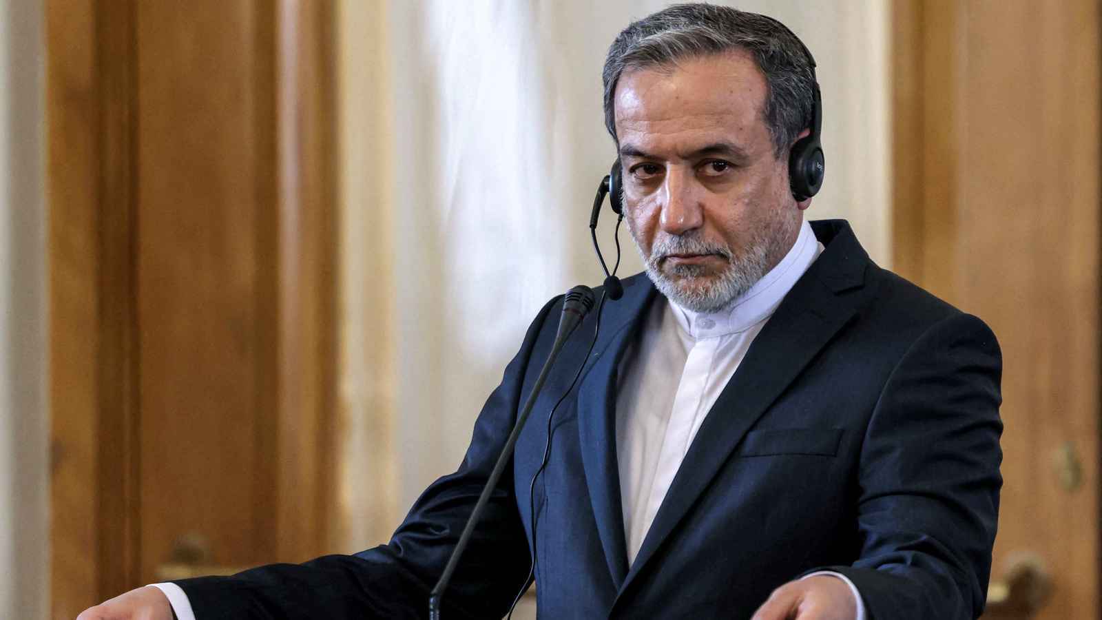 عراقجي يتوجه إلى مسقط.. طهران وواشنطن على طاولة المفاوضات مجددا