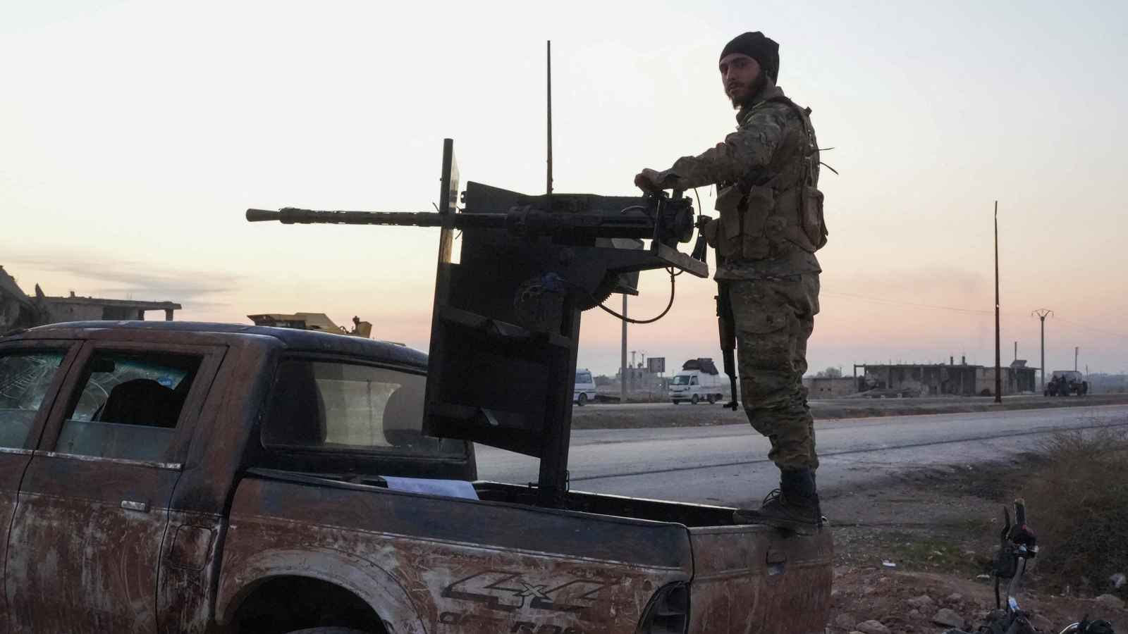 بسبب اعتقال مطلوبين.. اندلاع اشتباكات مسلحة في مدينة الرقة