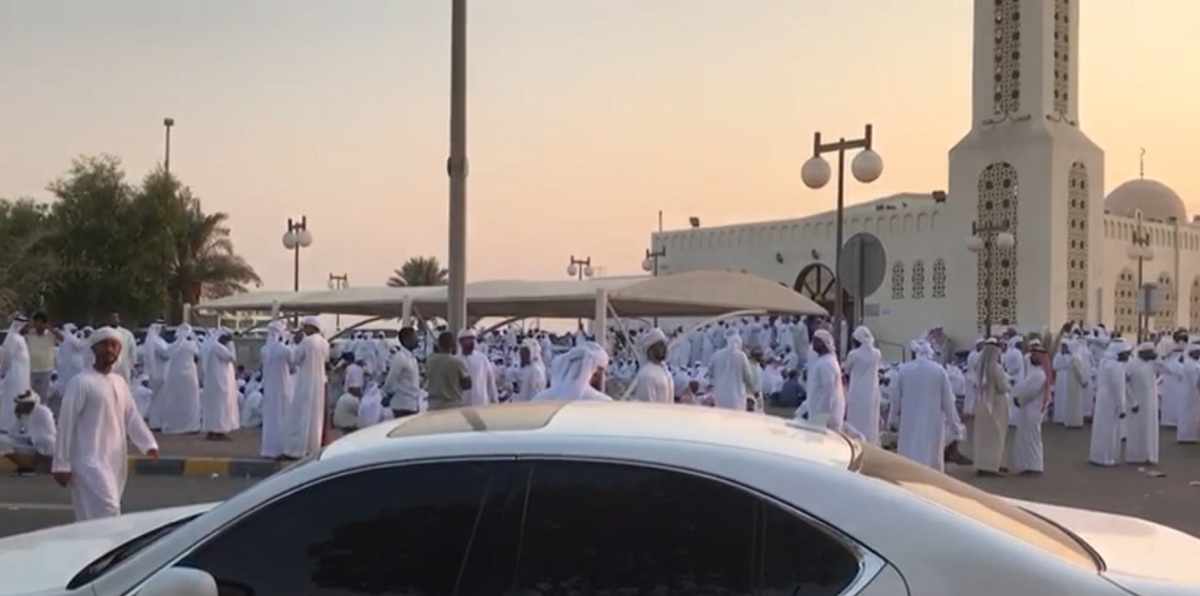 الإمارات.. جموع غفيرة تشارك في تشييع ودفن ضحايا حريق بني ياس بأبوظبي 