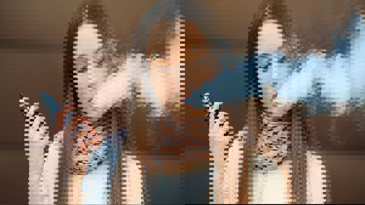 السجائر الإلكترونية قد تسبب أمراض اللثة لتغييرها طبيعة بكتيريا الفم