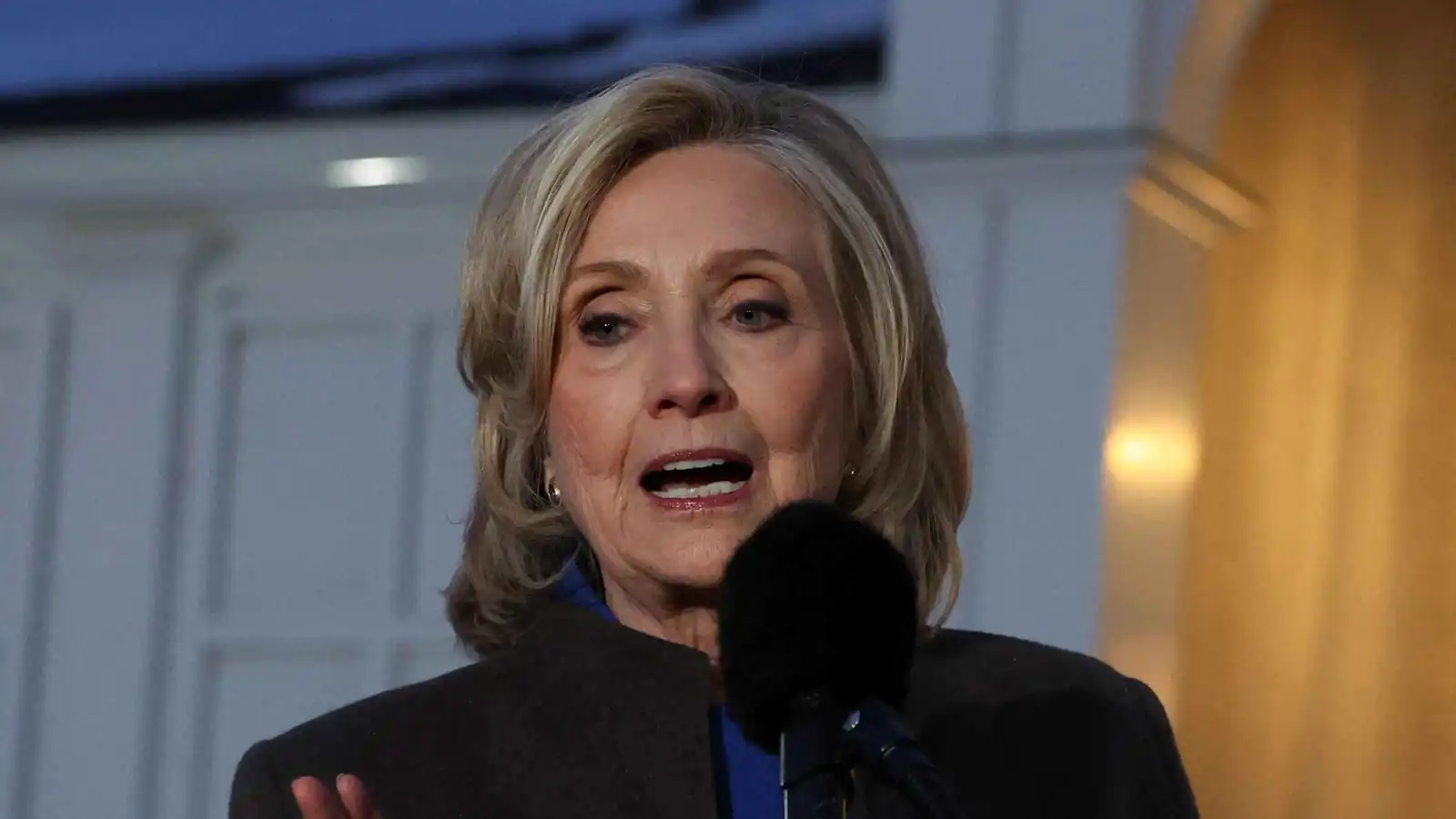 الكونغرس ينشر تفاصيل إفادات بيل وهيلاري كلينتون في قضية إبستين