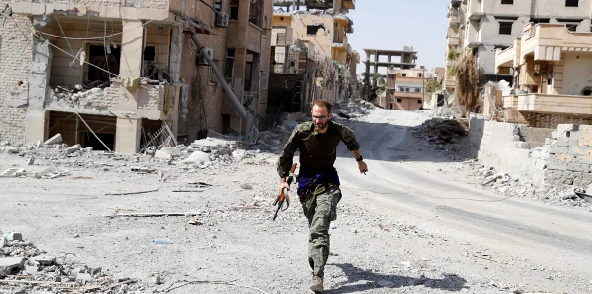 الجيش السوري يطوق مسلحي "داعش" في "الميادين"