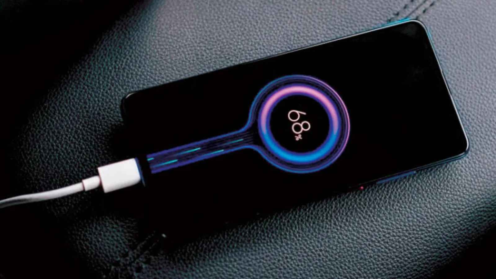 "حل غريب".. كيف تجعل هاتفك ينبهك باكتمال الشحن؟