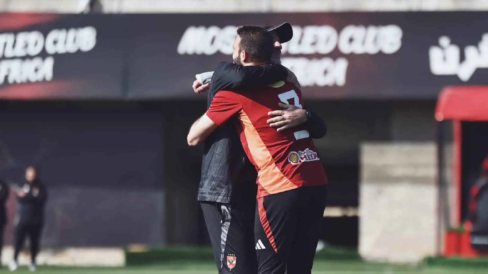 أول ظهور لعمر كمال في تدريبات الأهلي المصري بعد إصابته (صور)