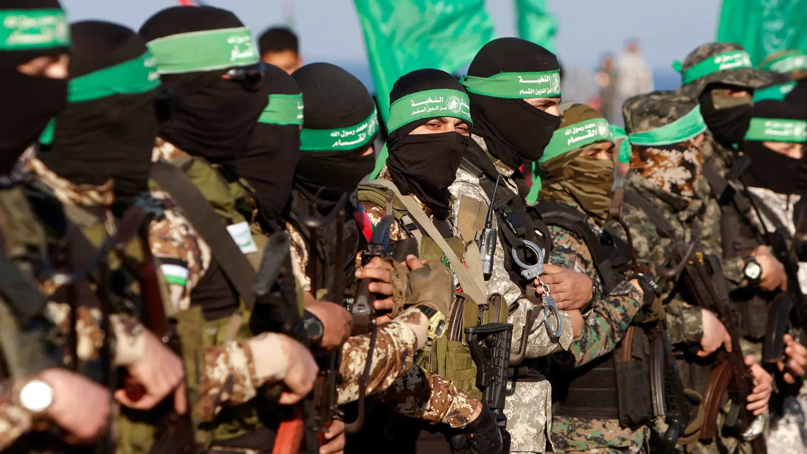 أحدهم أمريكي.. حماس تعلن أسماء 3 رهائن ستفرج عنهم السبت