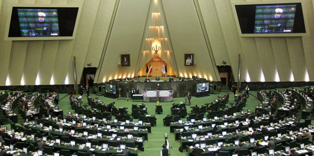 الحرس الثوري يحذّر من اختراق الغرب للبرلمان الإيراني