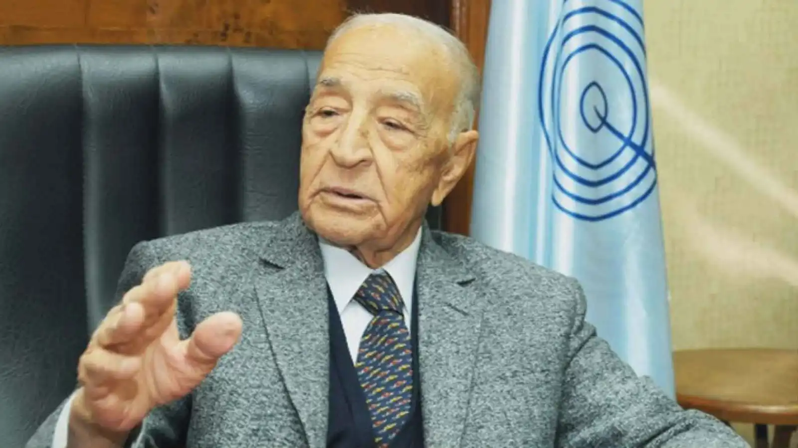 وفاة شيخ الإذاعيين المصري فهمي عمر عن 98 عامًا