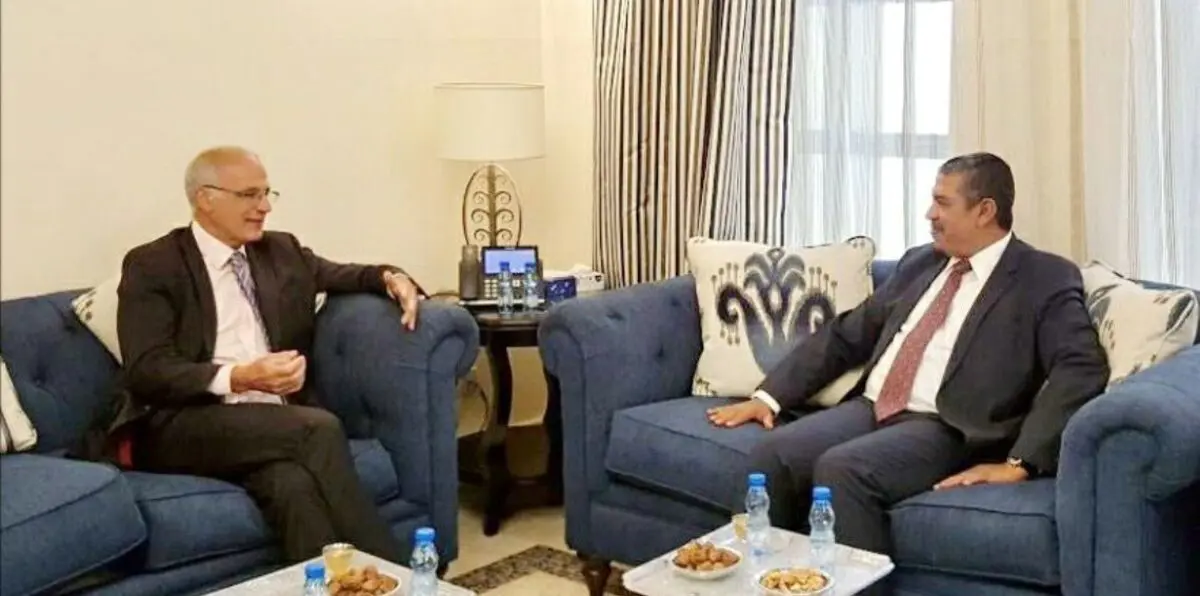 بحاح يبحث مع السفير البريطاني "استعادة الدولة" والحل السياسي في اليمن