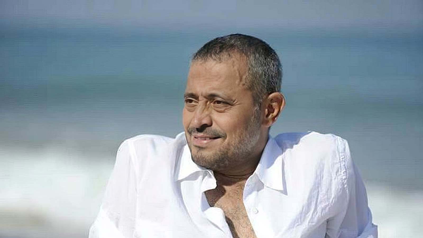 جورج وسوف يغني مع مضيفات الطائرة خلال رحلته إلى الأردن (فيديو)