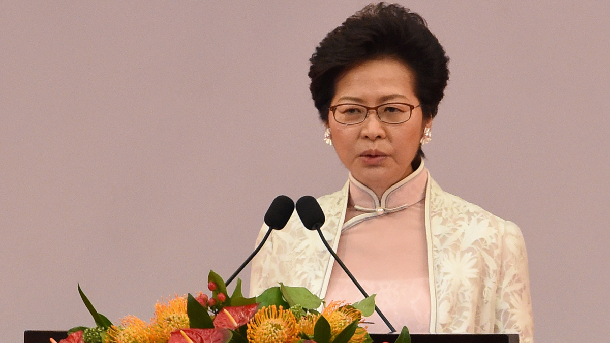 زعيمة هونغ كونغ تتهم المحتجين بالسعي لـ"تدمير المدينة"