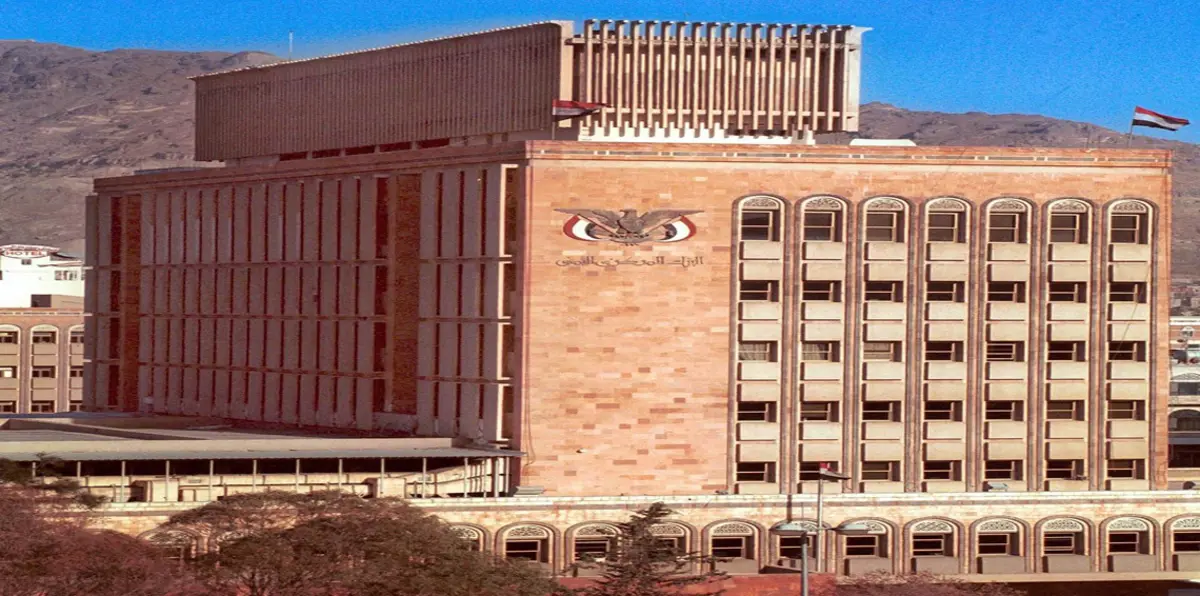 للمرة الأولى منذ اندلاع الحرب.. بن دغر يدعو إلى فتح البنك المركزي في تعز