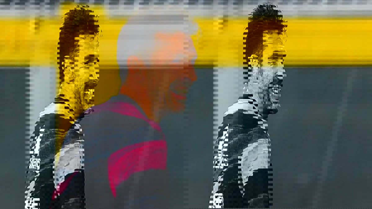 سوبر مان يعود إلى المنزل.. بوفون في أحضان بارما بعد فراق 20 عاما (فيديو)