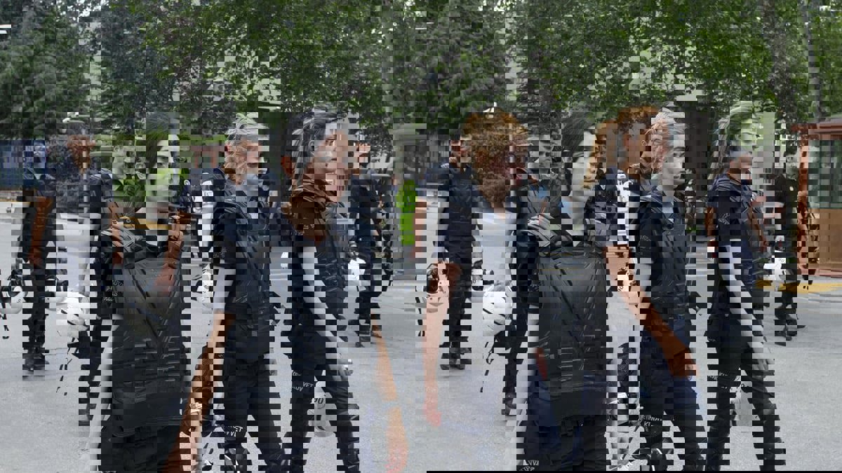 حسناوات تركيا يتمردن على المجتمع بخلع الحجاب (صور)