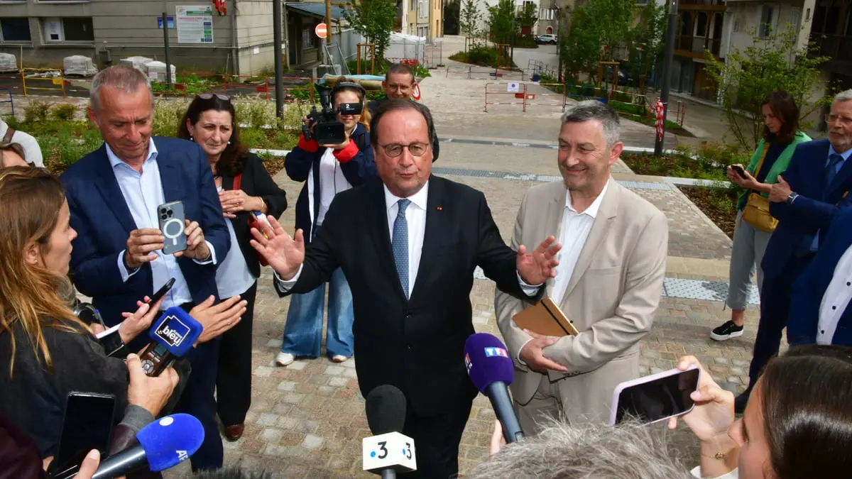 فرانسوا هولاند: "الماكرونية" السياسية انتهت