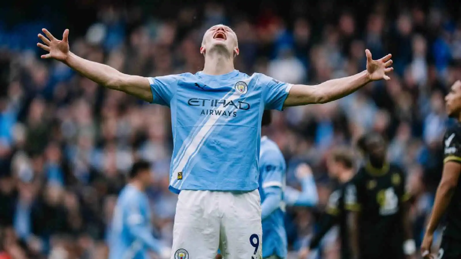 هالاند يحطم رقم أسطورة مانشستر يونايتد في الدوري الإنجليزي