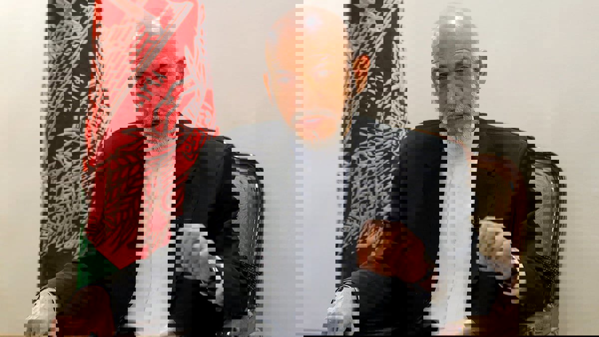 وفد من طالبان يلتقي رئيس أفغانستان السابق حامد كرزاي