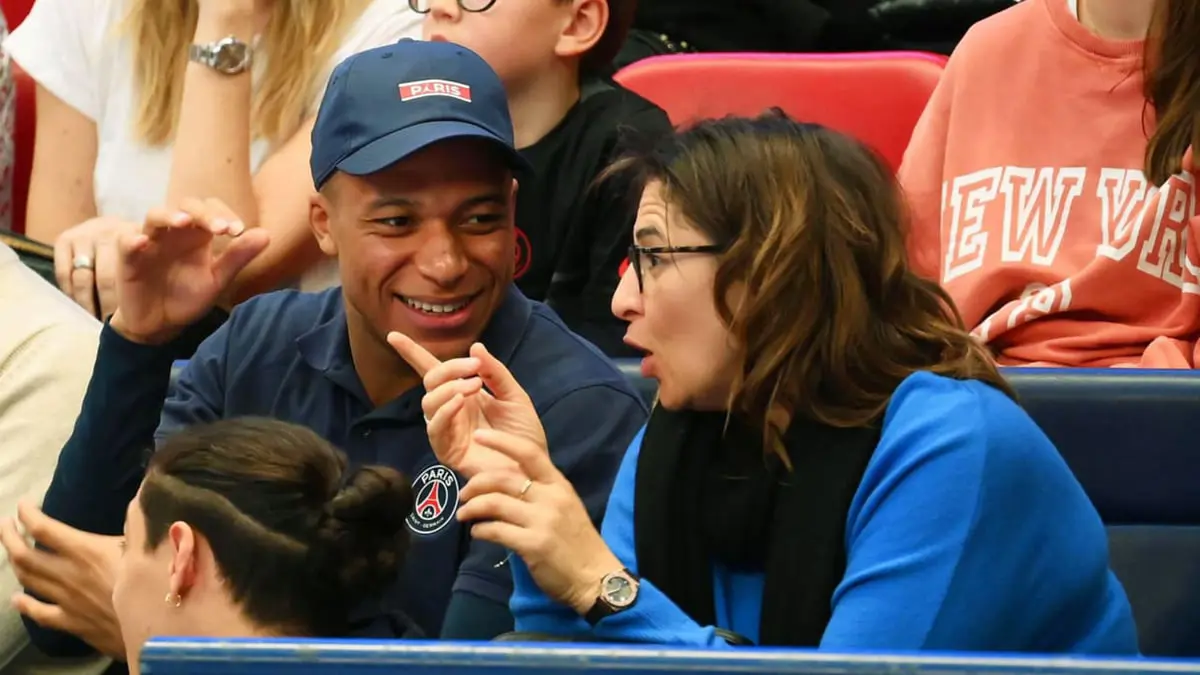 كيف استغلت ديالو علاقتها بفايزة العماري للسيطرة على فريق السيدات في باريس سان جيرمان؟