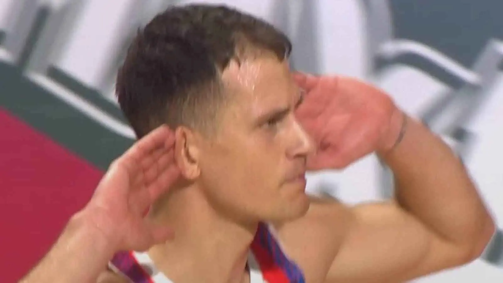 لاعب سلة صربي يبهر الجميع بمهارة خيالية (فيديو)