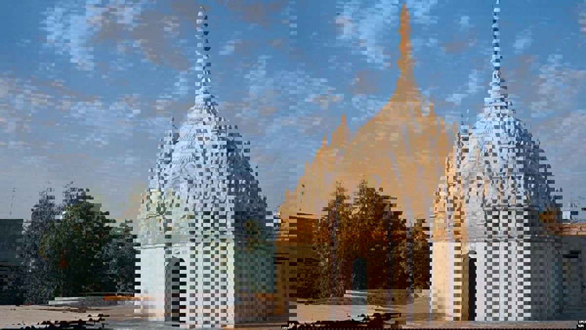 اندلاع حريق كبير في معبد للهندوس جنوب إيران (فيديو)