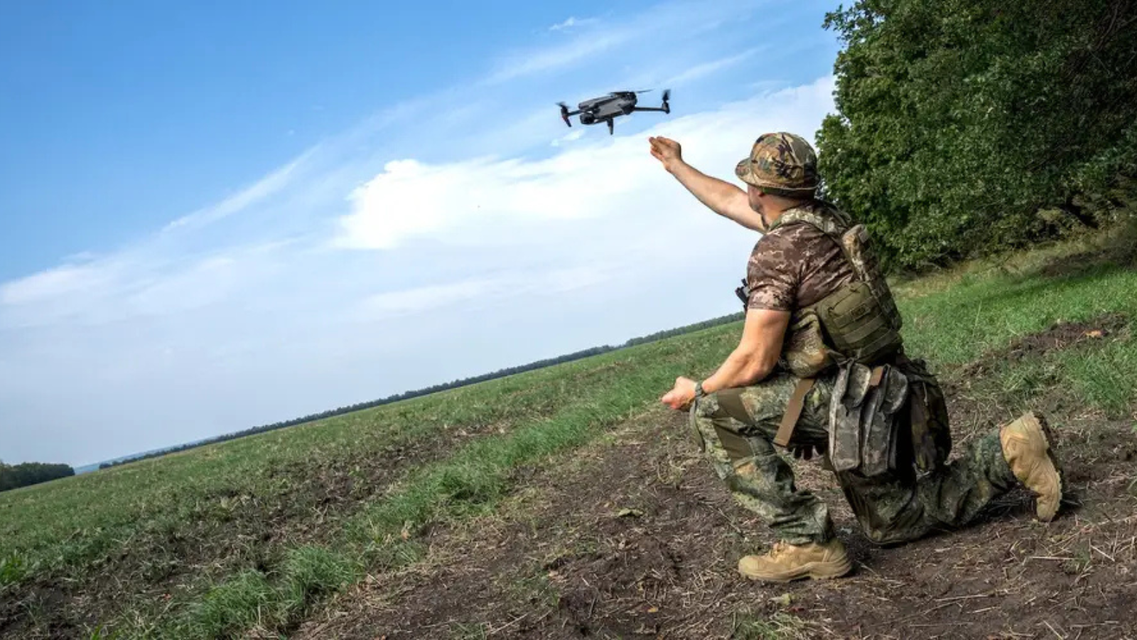 "الخفاش" و"الزفاف".. مُسيرات تقلب موازين الحرب في أوكرانيا (فيديو)