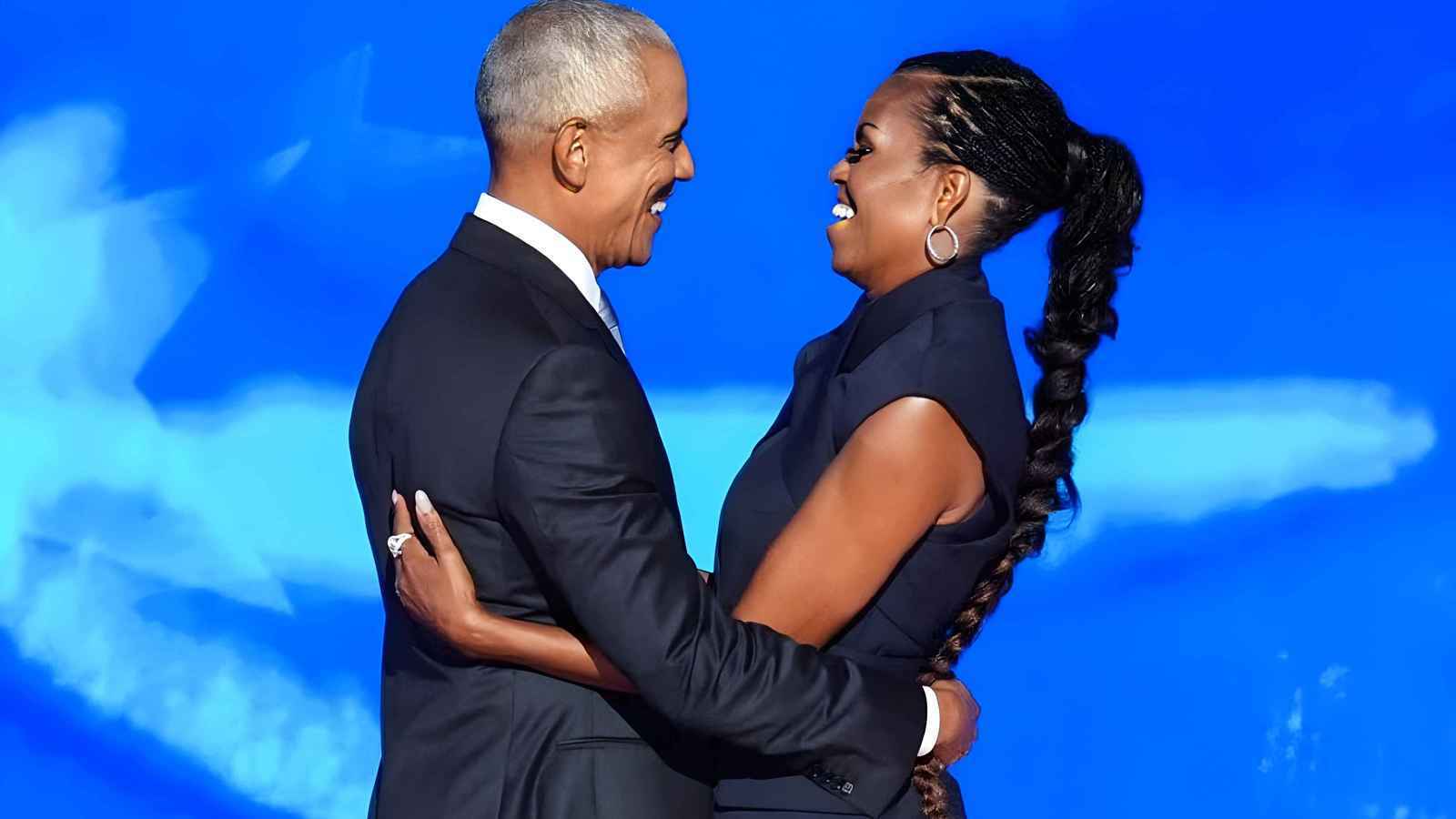 باراك وميشيل أوباما في لحظات حب "آسرة"