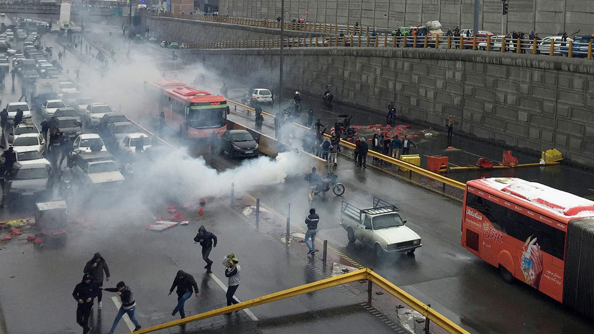 الأمن الإيراني يهدد مجددًا بقمع أي احتجاجات شعبية