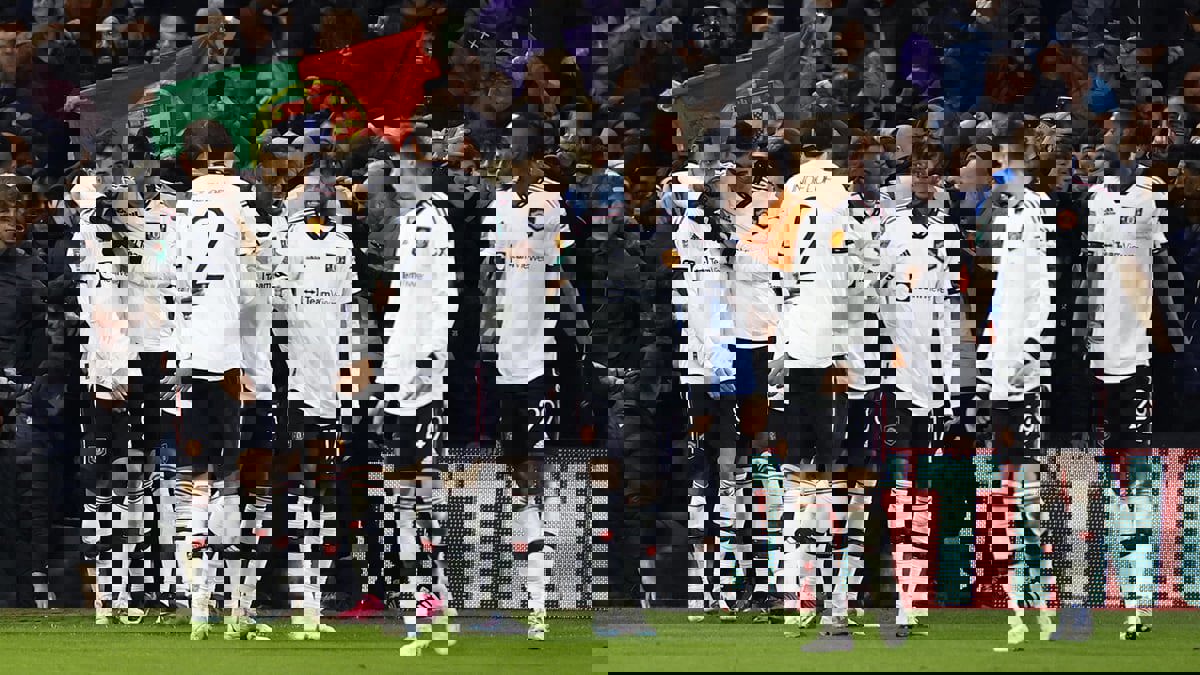 مانشستر يونايتد يضع قدمًا في نهائي كأس الرابطة الإنجليزية بالفوز على نوتنغهام بثلاثية