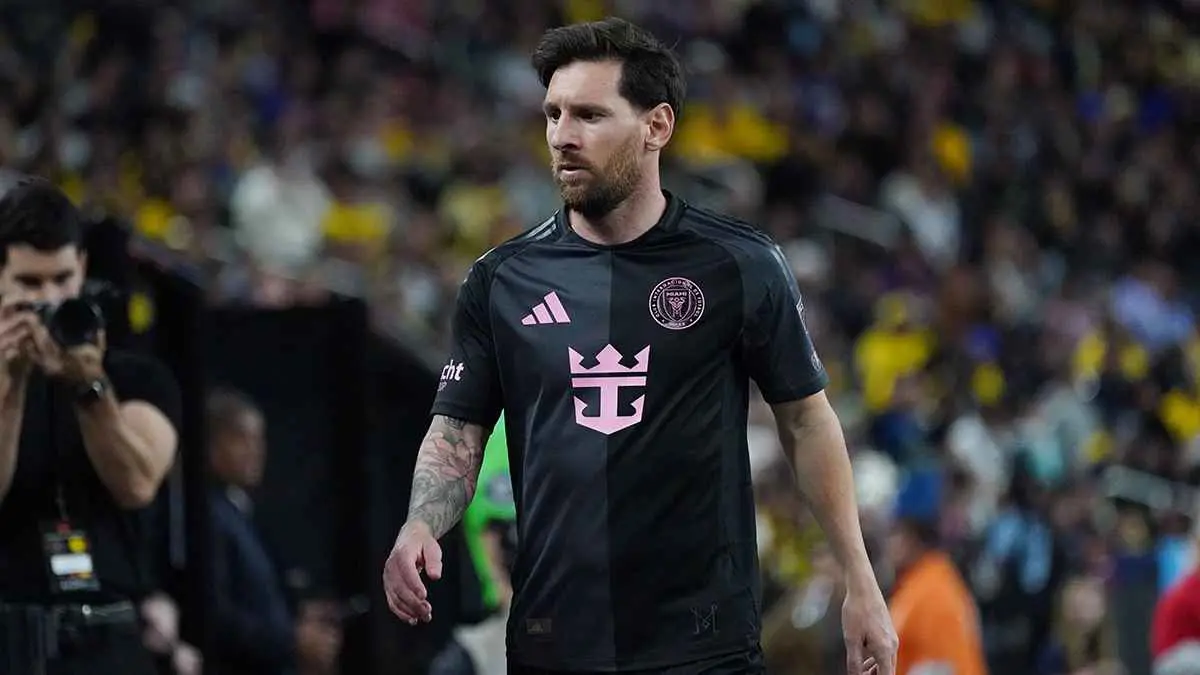 "تفتقر إلى الاحترافية والتعليم".. نجم المكسيك "يصعق" ميسي برد ناري