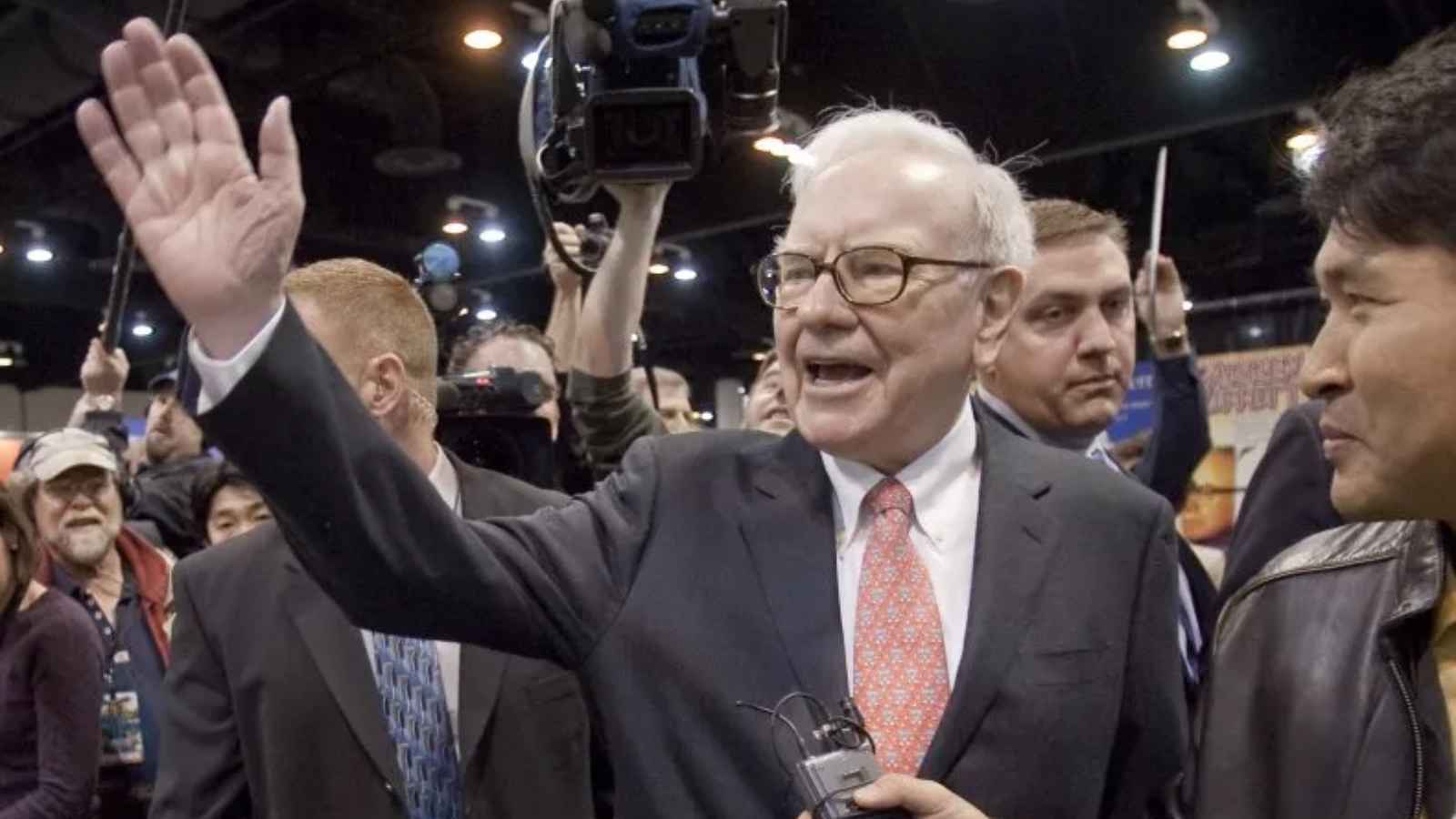 وارن بافيت يصف رسوم ترامب بـ"إعلان حرب" ويعلن تنحيه عن رئاسة شركته