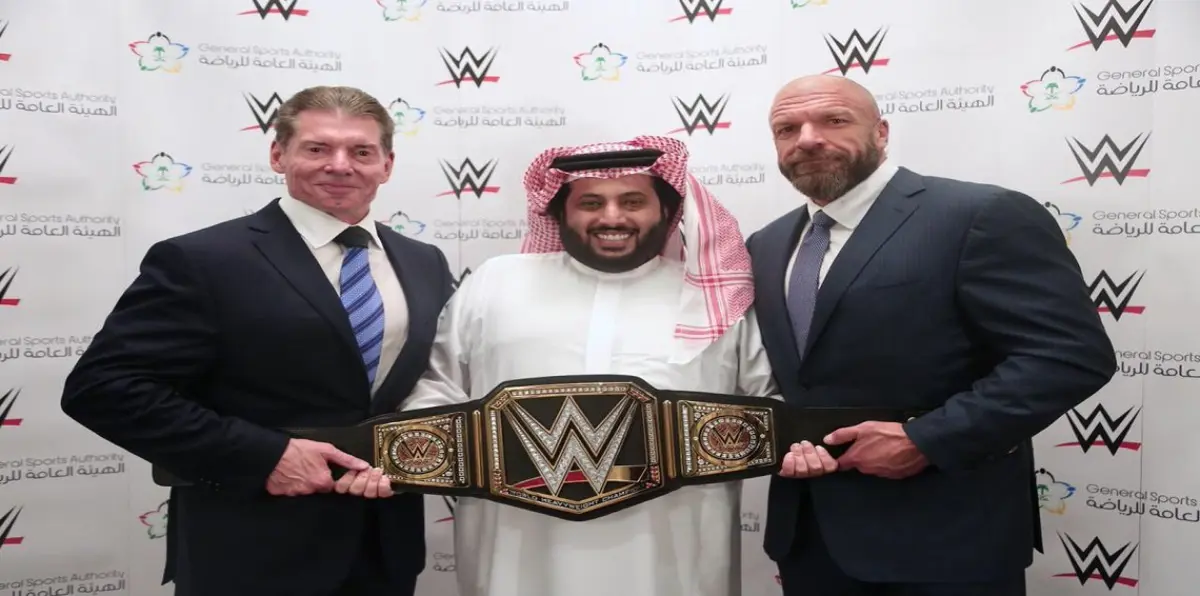 WWE.. أعظم رويال رامبل.. تركي آل الشيخ يتقمص دور الحكم خلال نزال جون سينا وترابل إتش (فيديو)