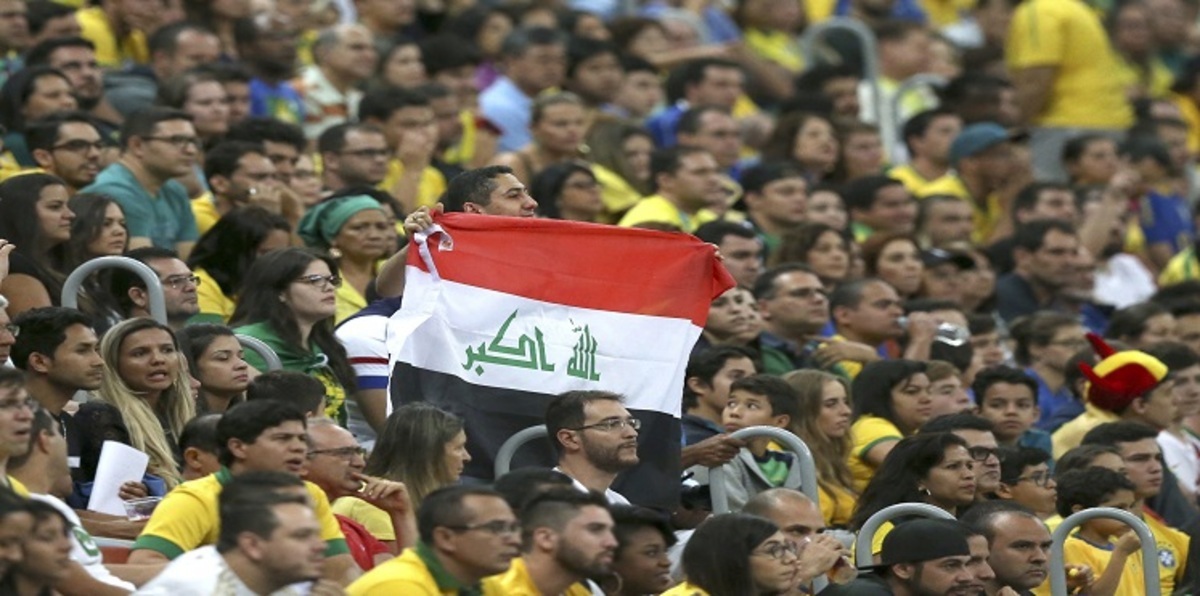 مشجع برازيلي يحمل رسالة إلى العالم من مدرجات العراق (صورة)