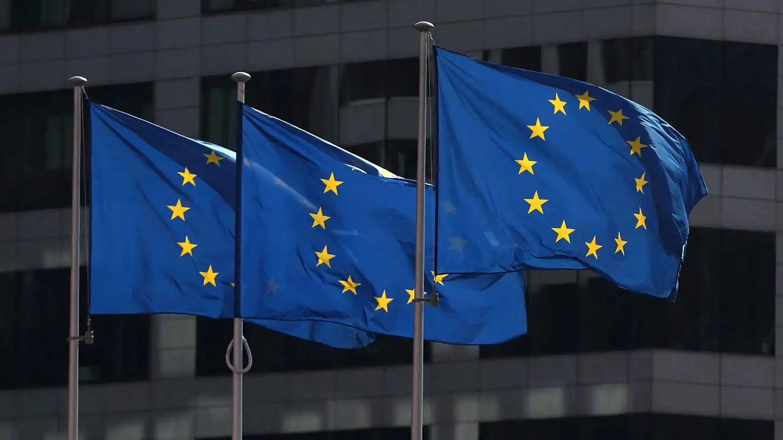 ردا على ترامب.. أوروبا تهدد بانتقام جمركي "هائل" ضد أمريكا